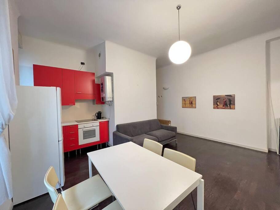 Modern Pretty Apartment Near Isola Zone Milán Exterior foto